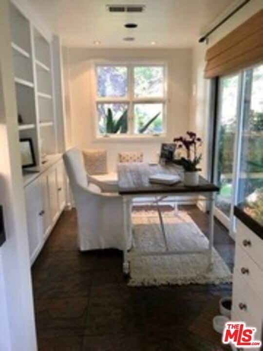 Building Photo - 8049 Briar Summit Dr