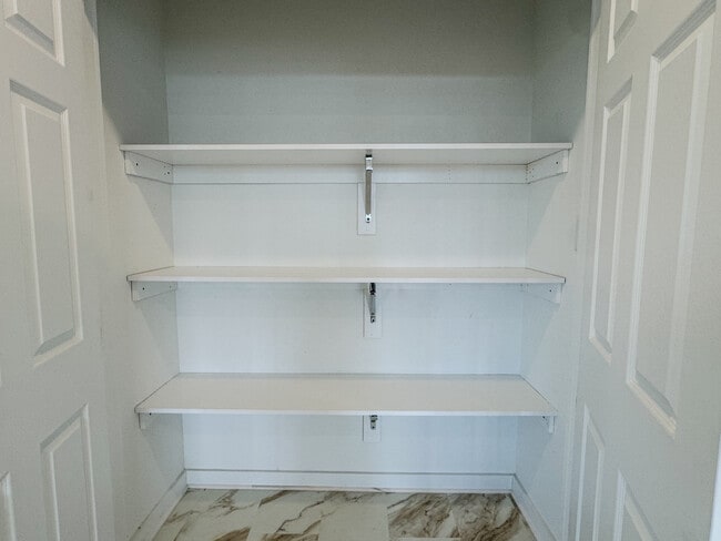 Building Photo - 350 Lucy Rd