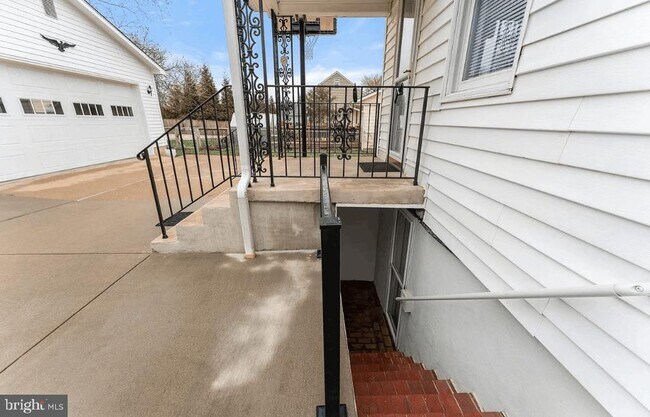 Building Photo - 1406 F St