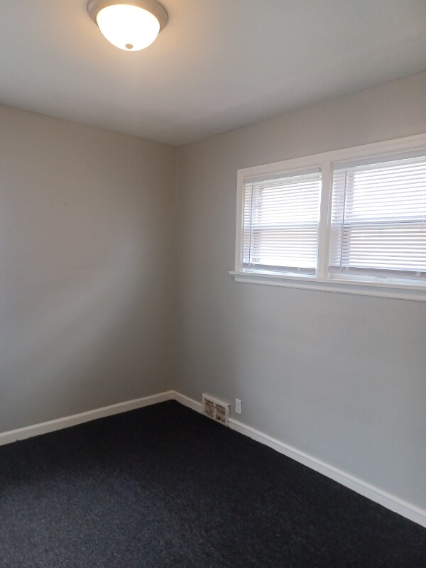 Building Photo - 6815 W Florist Ave