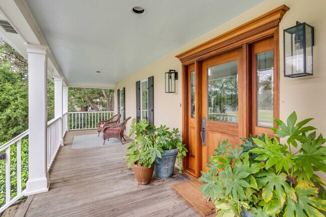 Building Photo - 209 Station 17 St