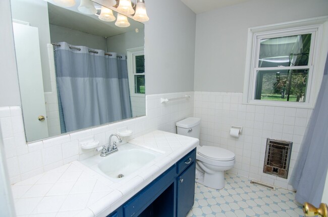 Building Photo - 320 Bear Creek Pike