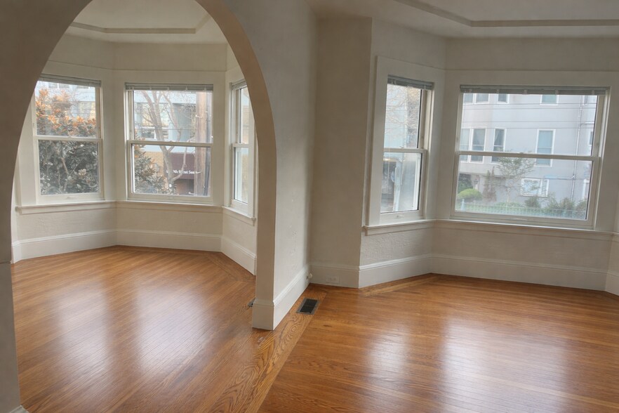 Building Photo - 244 30th St