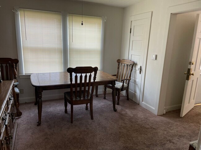 Building Photo - 2127 6th Street Ct