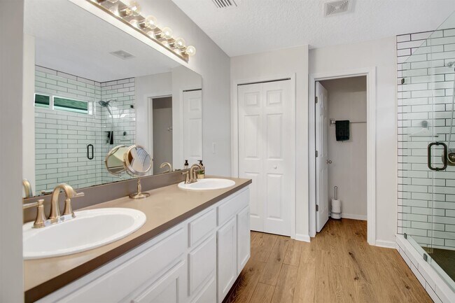 Building Photo - 880 Oak Arbor Cir