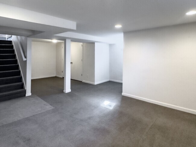 Building Photo - Spacious 5-Bedroom Gem on Locust Street – 2,053 Sq. Ft. of Comfort in Denver's Heart!