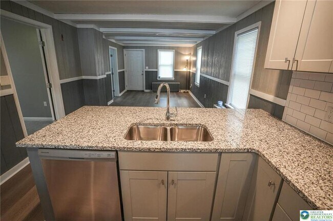 Building Photo - 637 Lehigh Ave