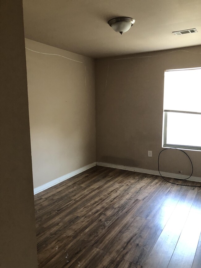 Building Photo - 4651 Redwood St