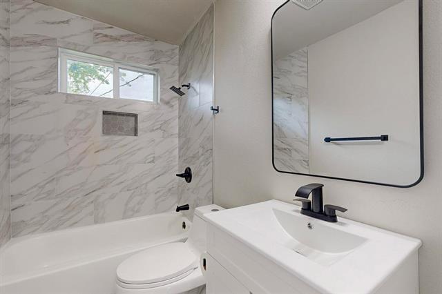 Building Photo - 4209 Dumont Dr