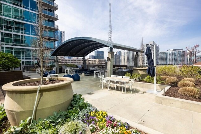 Building Photo - 943 Peachtree St NE