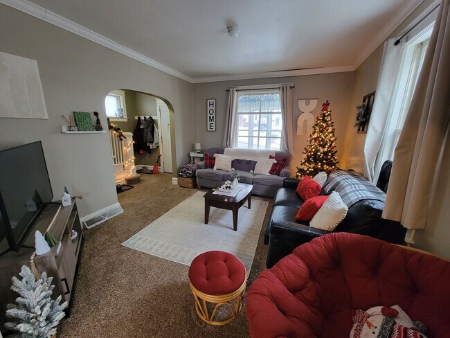 Building Photo - AVAILABLE JUNE - 3 Bed, 1 Bath Home close to Chester Park