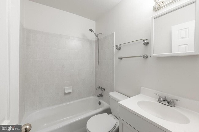 Building Photo - 5008 Treetop Ln