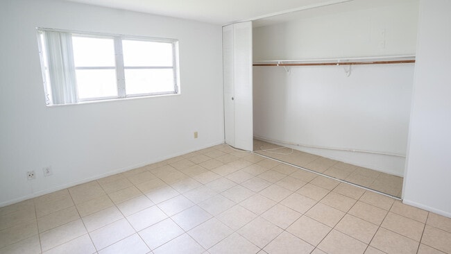 Building Photo - 2807 Ashley Dr W