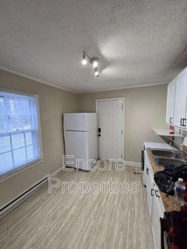 Building Photo - 402 Shaw St