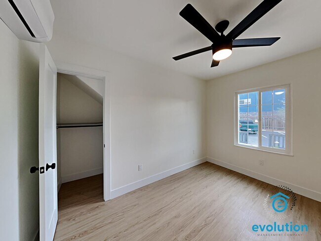 Building Photo - 3831-3835 Third Avenue - 3835 Third Ave Apt 1