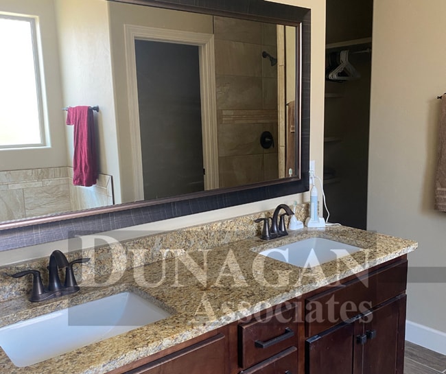 Building Photo - 3 Bedroom, 2 Bath - Partially Furnished!!!