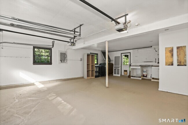 Building Photo - 122 Deforest Rd