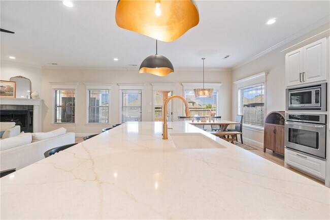 Building Photo - 5702 S 60th Pl