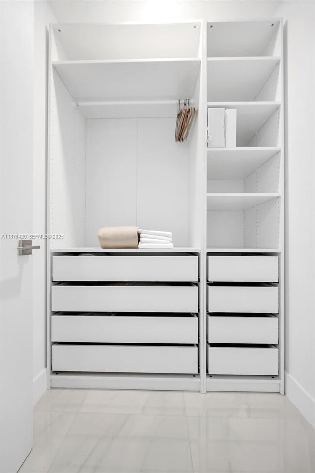 Building Photo - 17550 Collins Ave