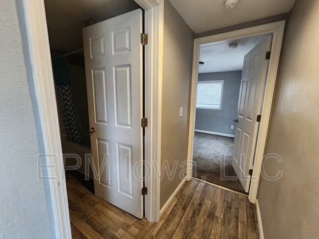 Building Photo - 609 1st St W