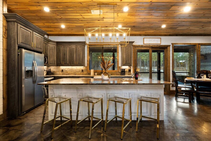 Building Photo - 222 Lost Creek Trl