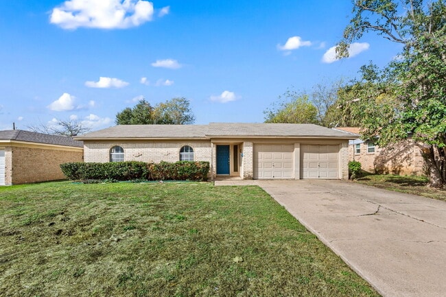 Primary Photo - Charming 3-Bed, 2-Bath Gem in Fort Worth – Your Cozy Living Awaits!