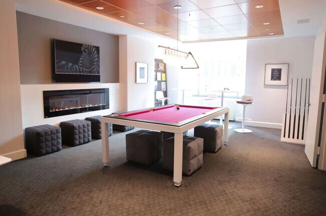 Building Photo - 350 W 43rd St