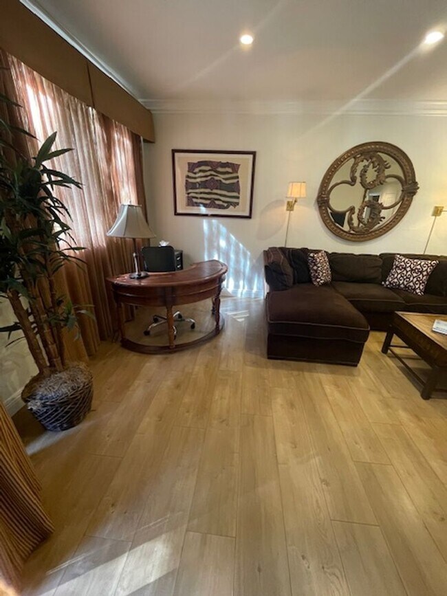 Building Photo - Meridian 2 Bd / 2 Ba with Laminate Flooring in Living Room & Bedroom Areas