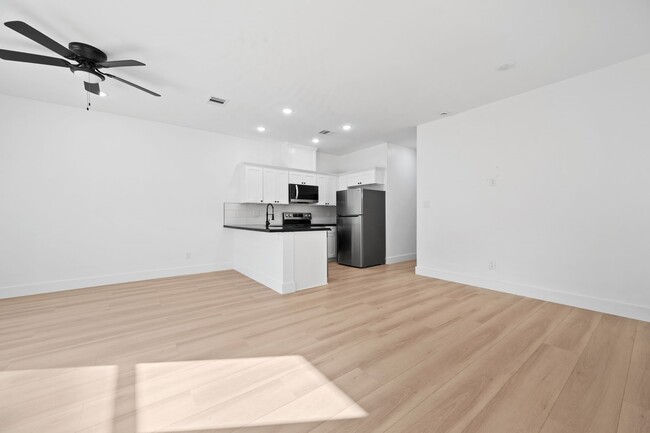 Building Photo - 8410 Sunnyhill St