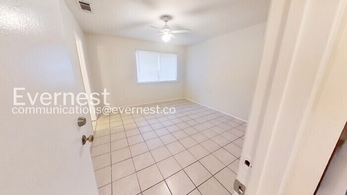 Building Photo - 204 W William Cannon Dr