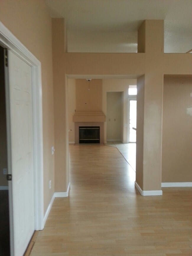 Building Photo - 2556 Du Bois Dr