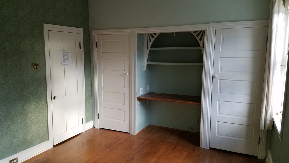 Front Bedroom, 2 closet - 305 N 37th St