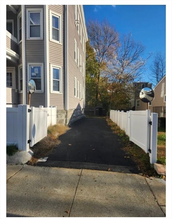 Building Photo - 10 Itasca St