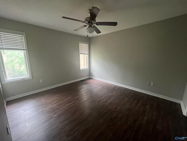 Building Photo - 9007 Mahogany Row SE