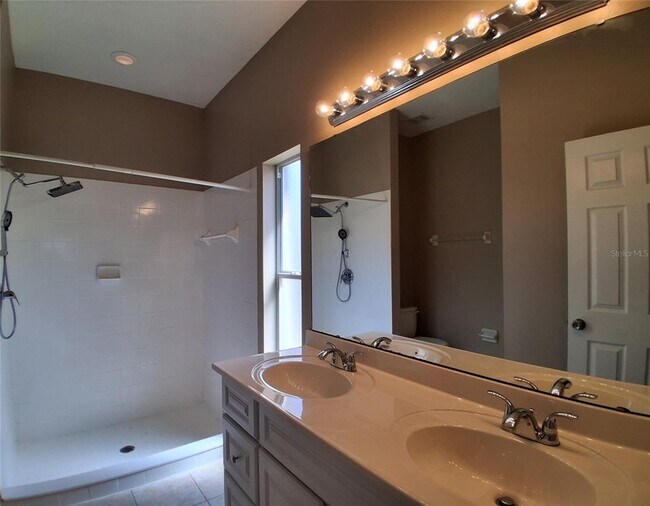 Building Photo - 325 Piano Ln