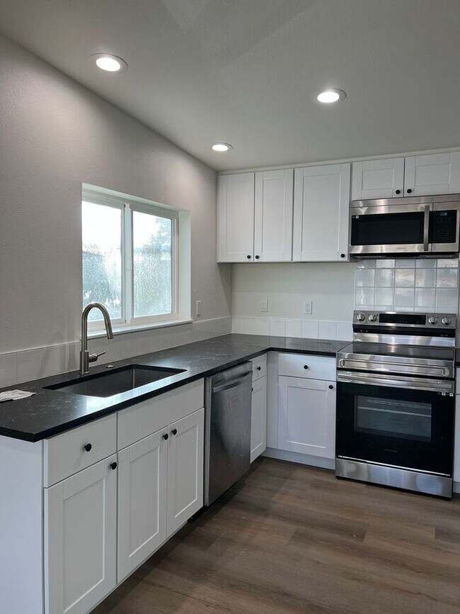 Building Photo - Professional Photos Coming Soon!