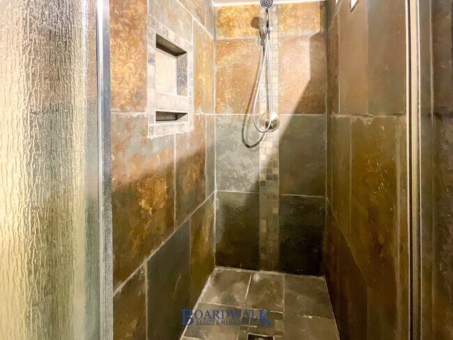 Building Photo - Beautiful 2 bed 2 bath Condo