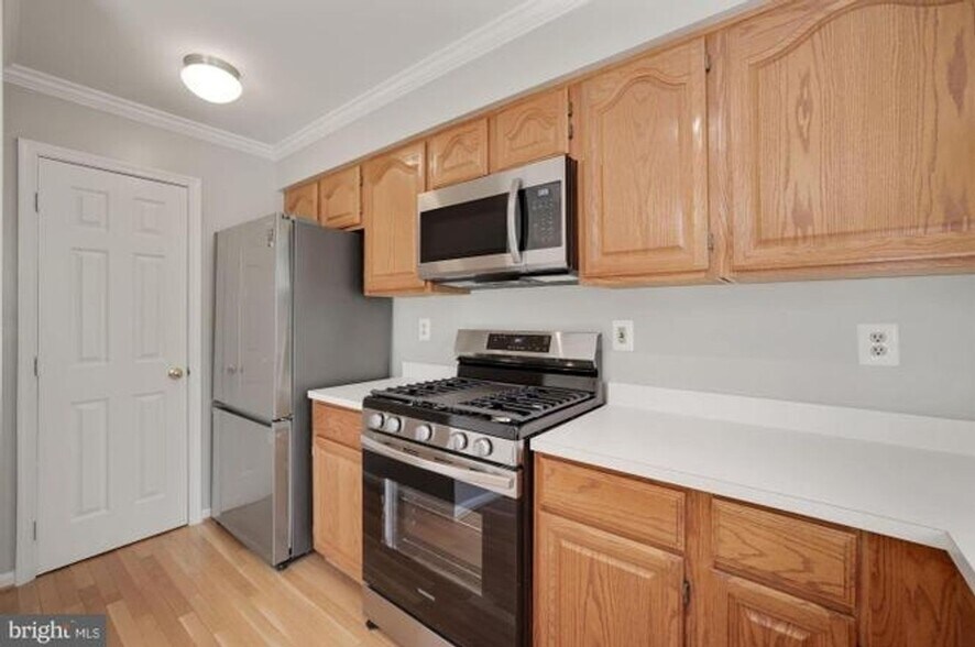 Building Photo - 44022 Laceyville Terrace
