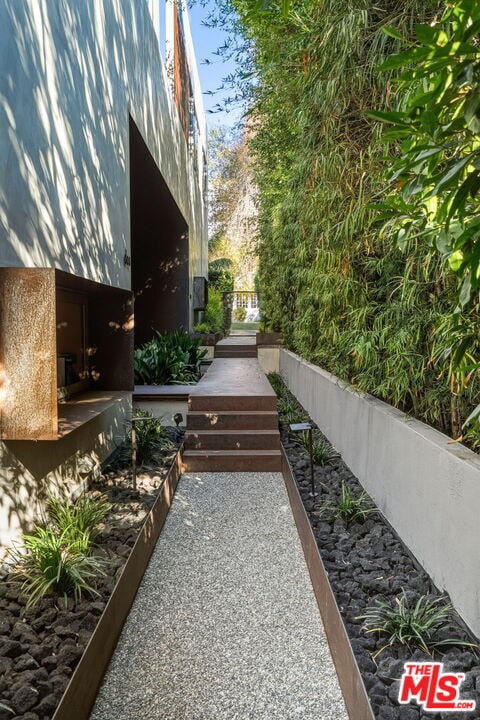 Building Photo - 1849 Fox Hills Dr