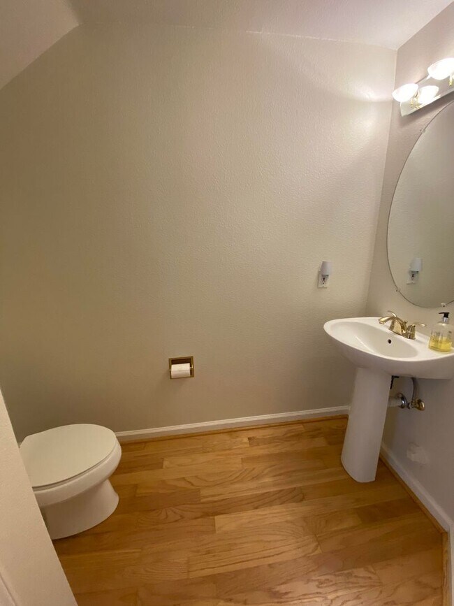 Building Photo - Upper Westside Santa Cruz Duplex