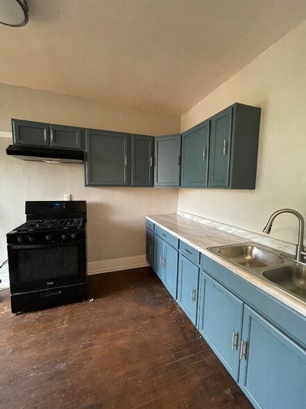 Building Photo - 6945 S Calumet Ave