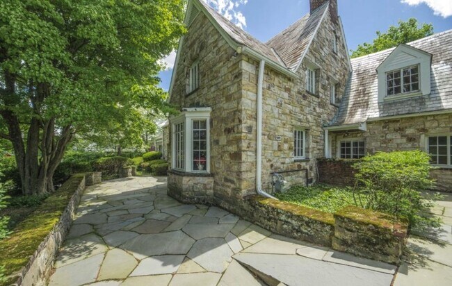 Building Photo - Patterson House