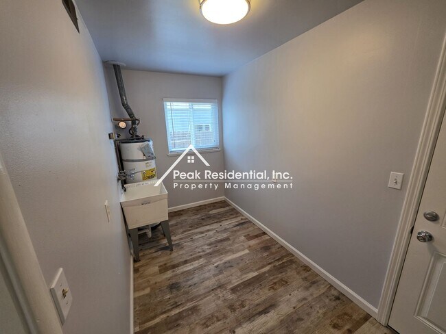 Building Photo - Very Nice 3bd/1.5ba House!