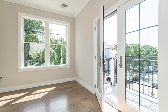 Building Photo - recently constructed 4 bed 2bath unit in Jamaica Plain is available on 9/1
