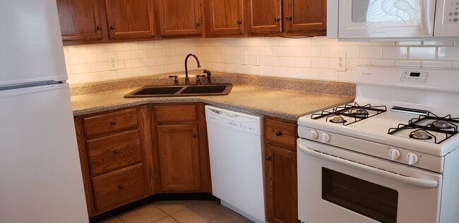 Building Photo - 3 bedroom 1 bath
