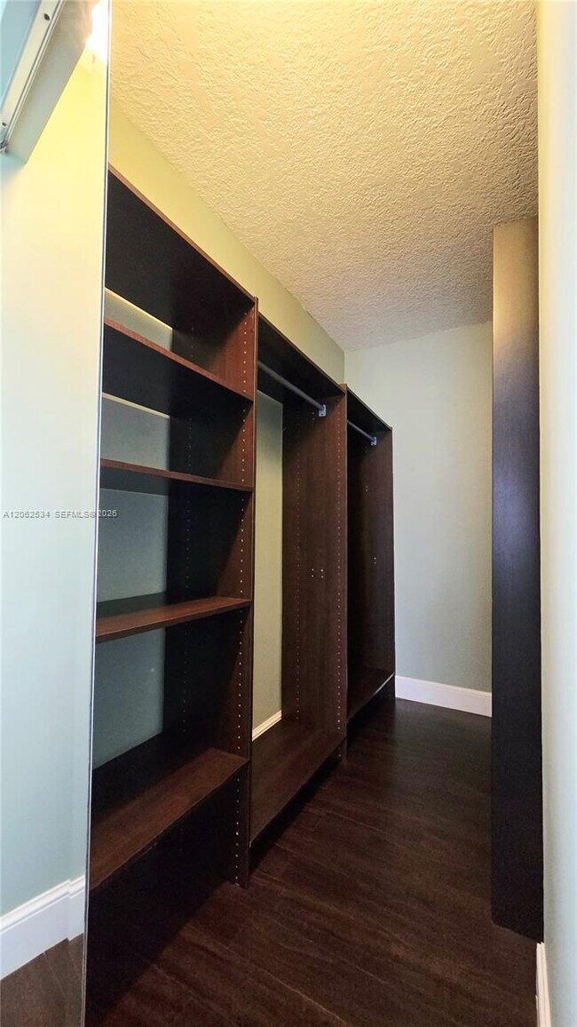 Building Photo - 202 Foxtail Dr