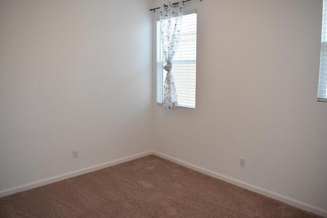 Building Photo - 1441 Bianchi Ln