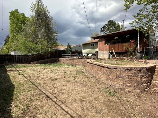 Building Photo - CUTE 3BD RANCHER WITH CHARACTER IN CENTRAL...