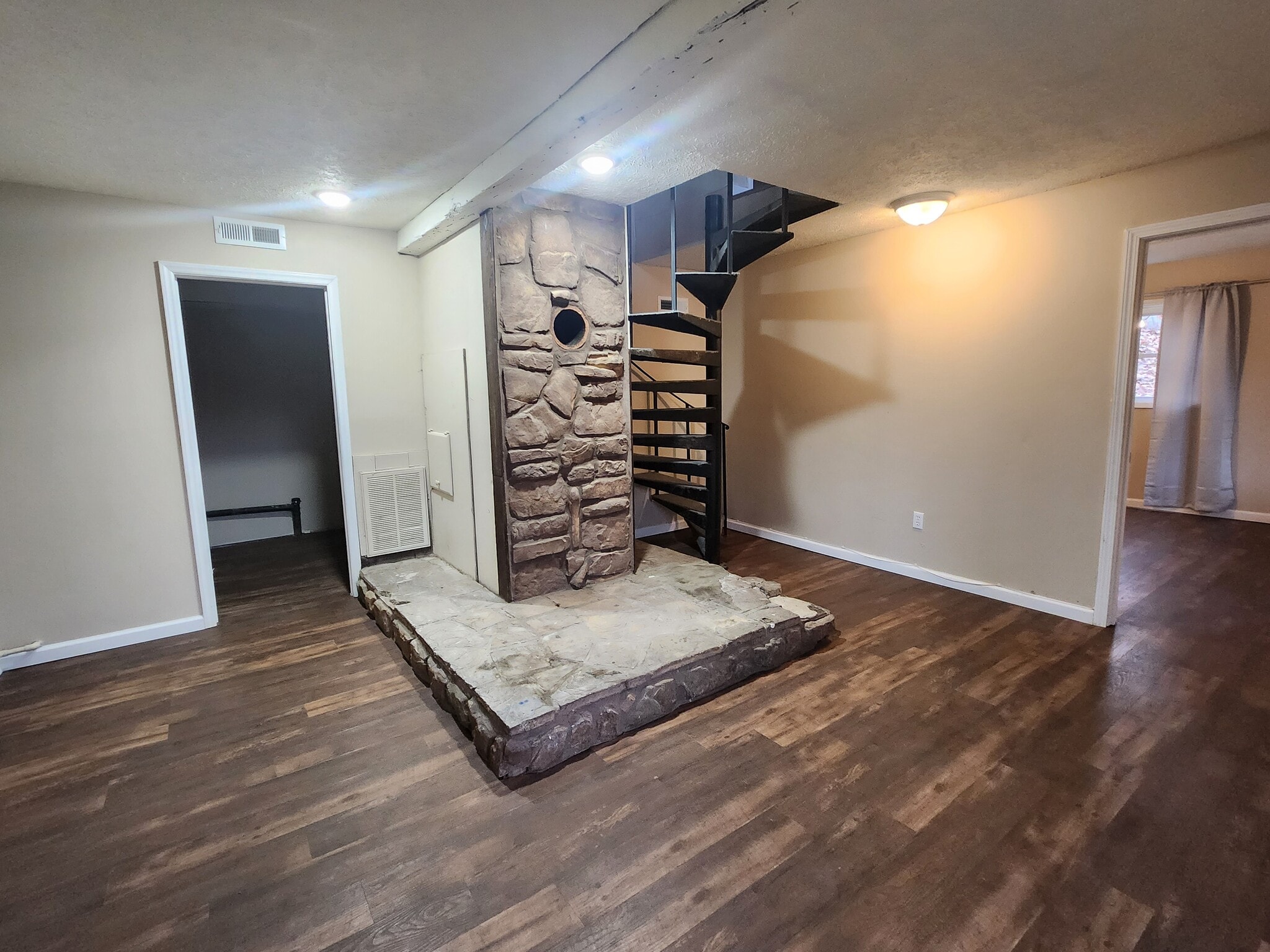 Building Photo - 2119 US-421