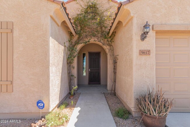 Building Photo - Beautiful 4 bedroom home in Cave Creek!